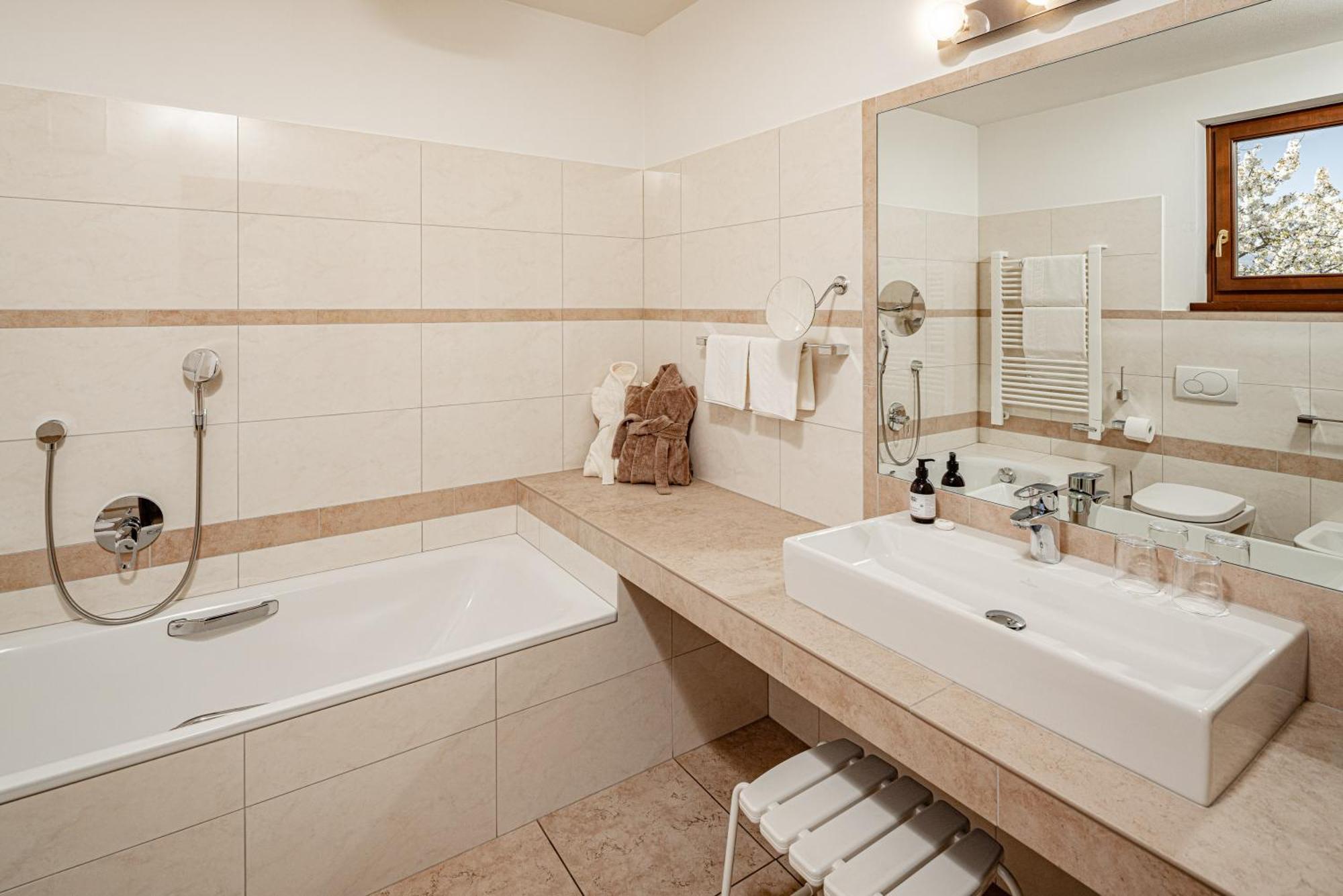 Hotel Haus Am Hang Caldaro Camera foto